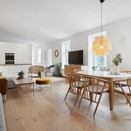 Central 3-Bedroom Apartment With Huge Terrace, Including Queen Size Beds Aalborg Exterior photo